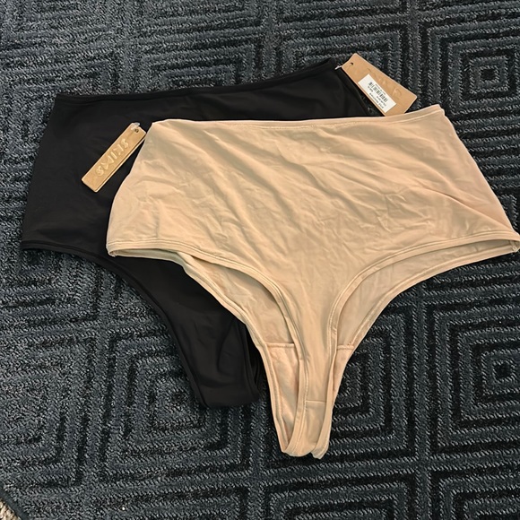 SKIMS Other - SKIMS-Style pn-hwt-0416 LOT 2 thong bundle Size XL